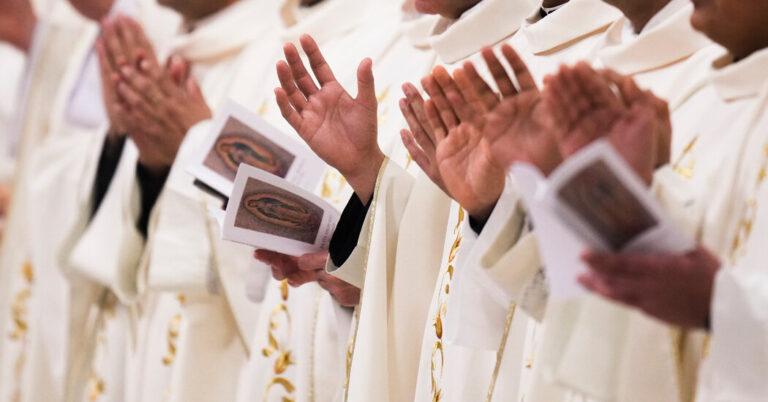 El Vaticano permite a hombres homosexuales italianos ingresar a seminarios, si permanecen célibes