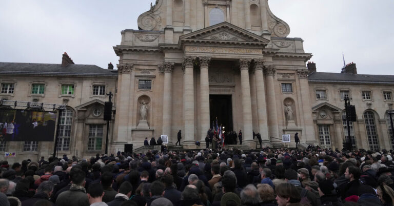 Jean-Marie Le Pen es sepultado en Francia. La disputa sobre su legado perdura.