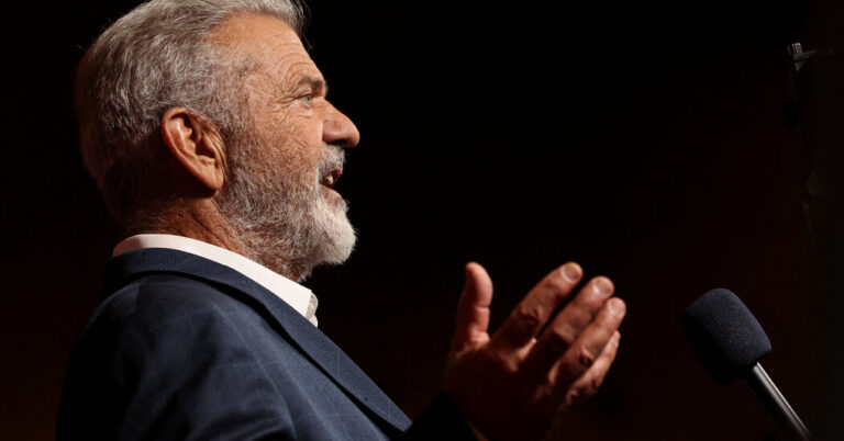 Mel Gibson regresa como director con 'Riesgo de vuelo'