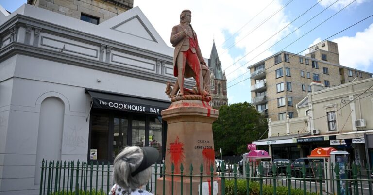 Los manifestantes del Día de Australia vandalizan las estatuas de Melbourne y Sydney