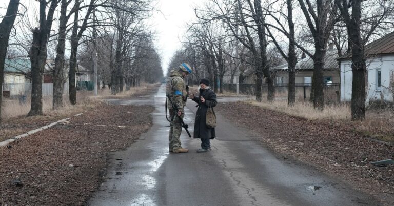 Rusia toma otra ciudad en Ucrania en impulso para tomar todos los Donetsk