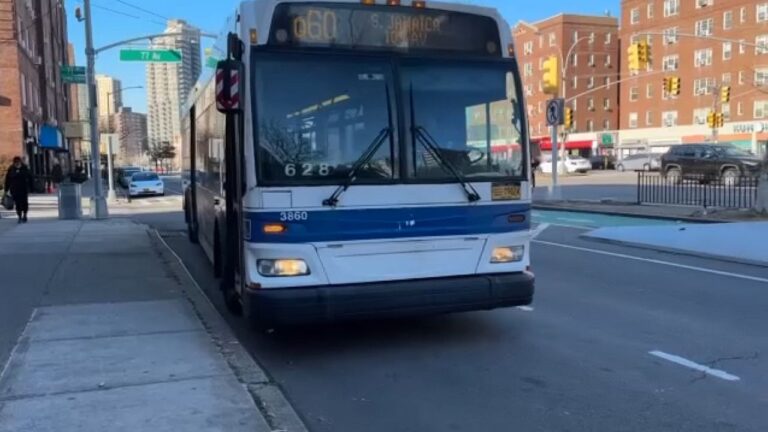 Residentes de Queens expresan sus opiniones sobre autobuses