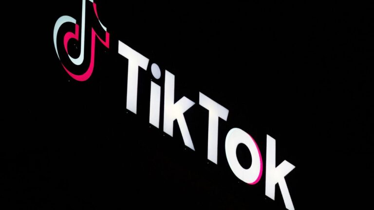 Trump dice que emitirá orden postergar prohibición a TikTok