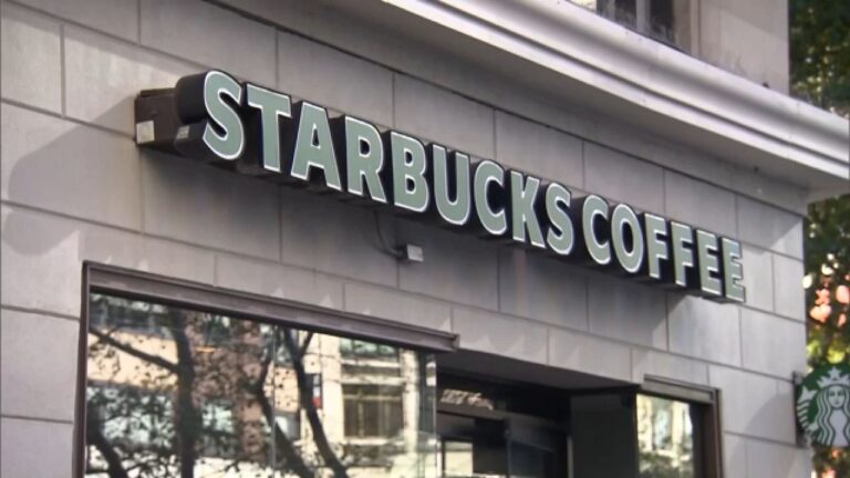 Starbucks revierte la política de baños abiertos