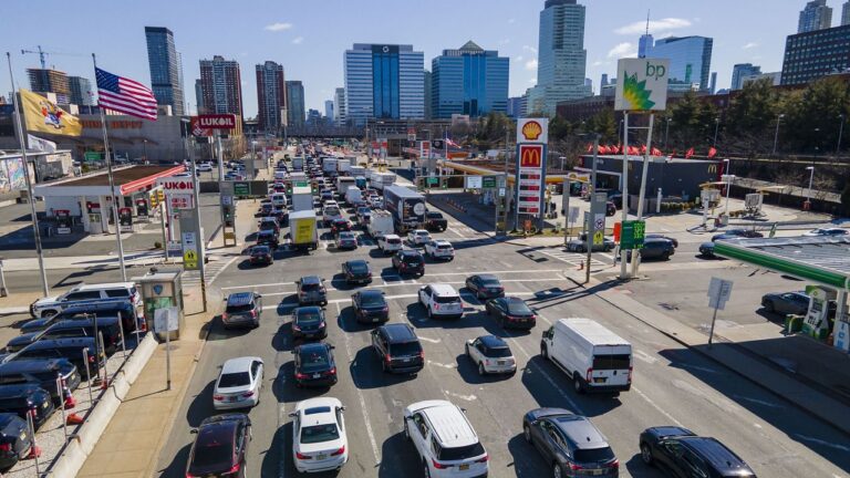 El gobernador de Nueva Jersey continúa contra el pico por congestión