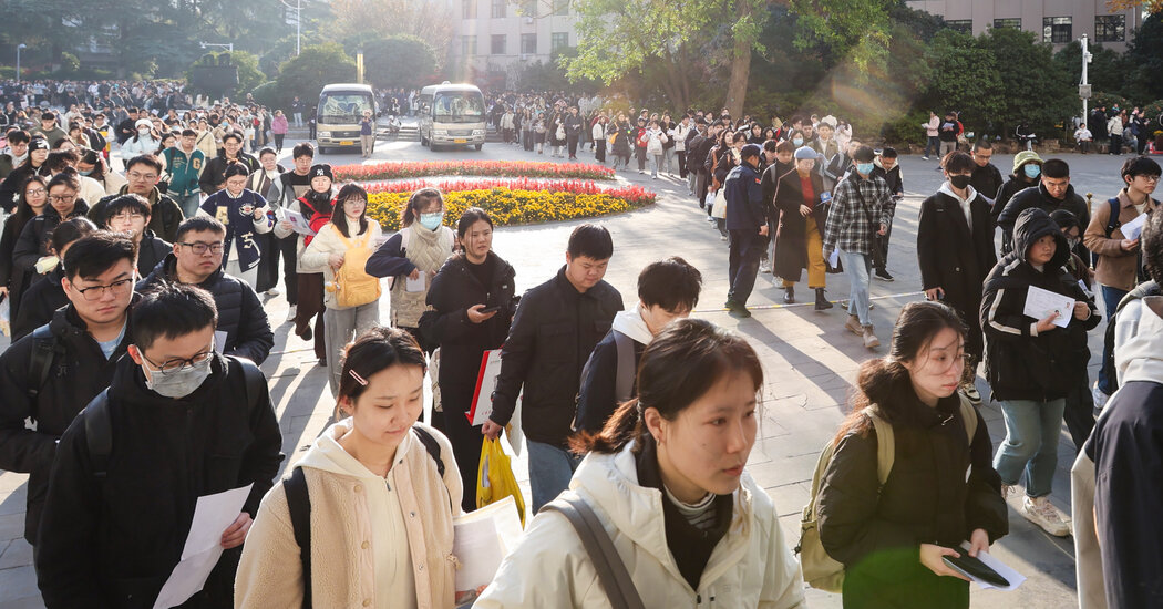 China usa la vergüenza pública para motivar a los trabajadores estatales