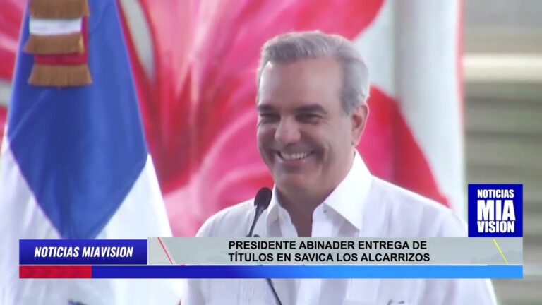 PRESIDENTE ABINADER ENTREGA DE TÍTULOS EN SAVICA LOS ALCARRIZOS