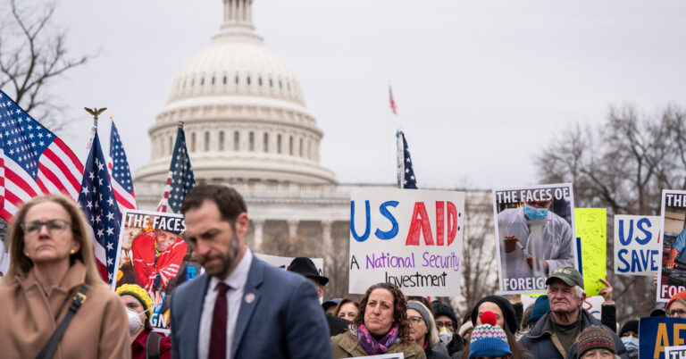 Los nombrados de Trump disparan cientos en USAID trabajando en ayuda urgente