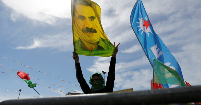 Ocalan dice que los combatientes de PKK deberían desarmar