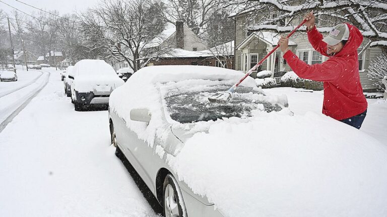 Nevadas en varios estados causan cientos de accidentes