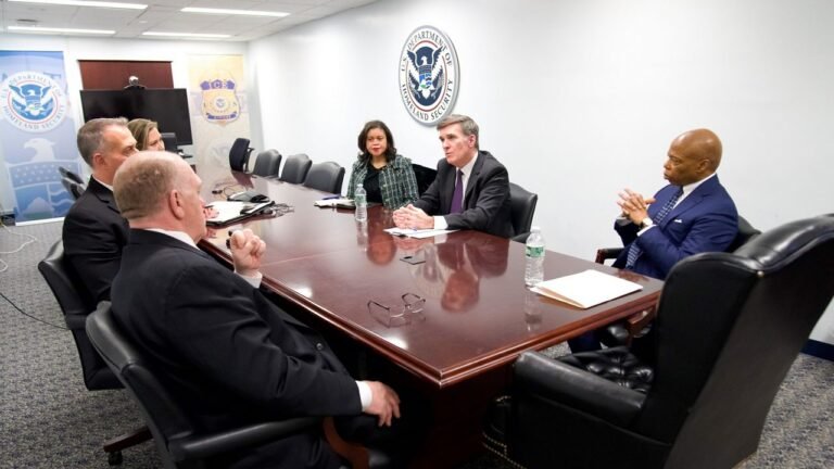 Boletín Matinal: El Alcalde de Ny Permitirá A Funcionario Federales de Inmigración Operar en Prisión