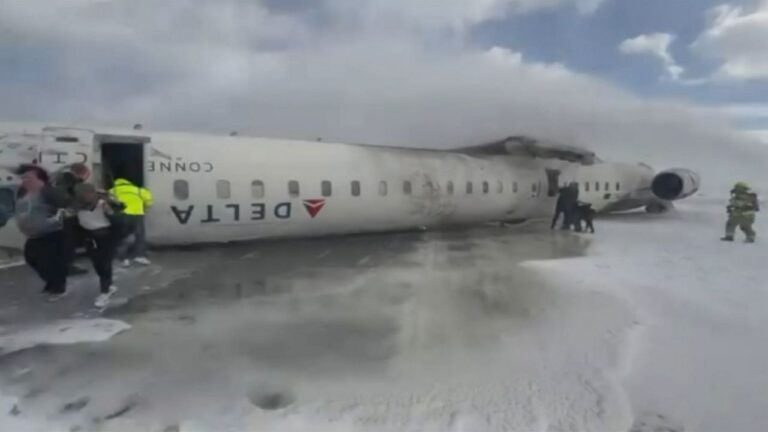 Un Avión de Pasajeros de Delta Sufre Accérdico en Toronto