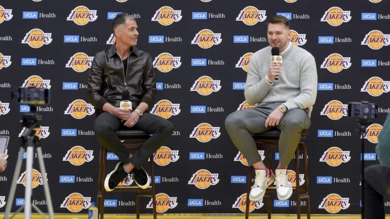 Luka Doncic en presentación con loskers