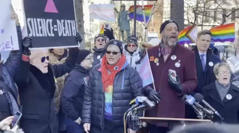 Activistas por Los Derechos LGTBQ+ Protestan en Stonewall