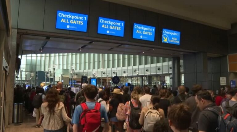 Ee.uu. Estudia Prohibir o Restringir Entrada A 43 Países