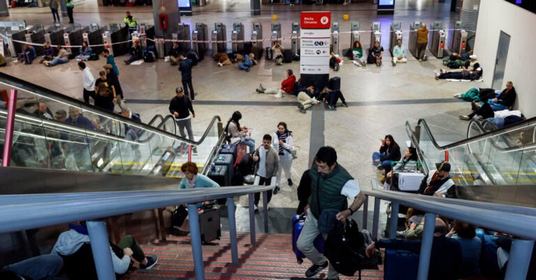 El poder se restaura en gran medida en España después de una interrupción generalizada