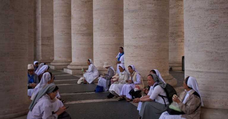 Black Smoke at Vatican Signals No New Pope, ya que el cónclave llega al segundo día: actualizaciones en vivo
