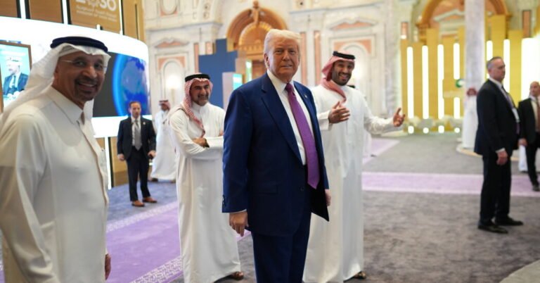 Trump comienza la gira de Medio Oriente en Arabia Saudita: fotos y videos
