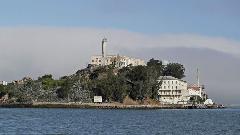 Trump Afirma que Reabrirá la Prisión de Alcatraz