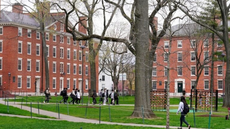 Administración Trump que prohíbe un Inscribir Harvard Extranjeros