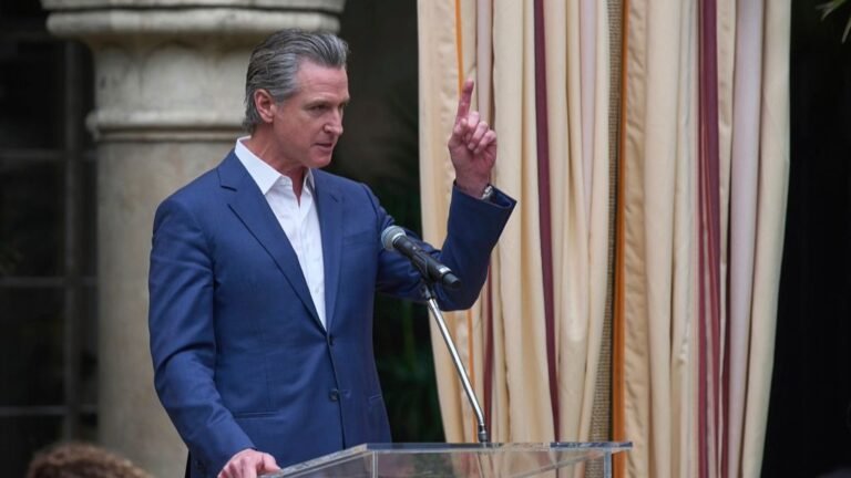 Gobernador CA Anuncia Déficit Presupuestario de 12,000 MDD