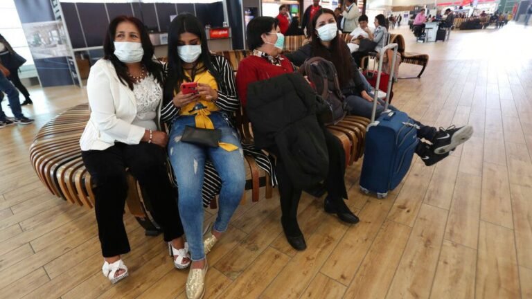 ECUADOR REGULLA PROSCIOS DE MASCARILLAS ANTE TOSFERINA