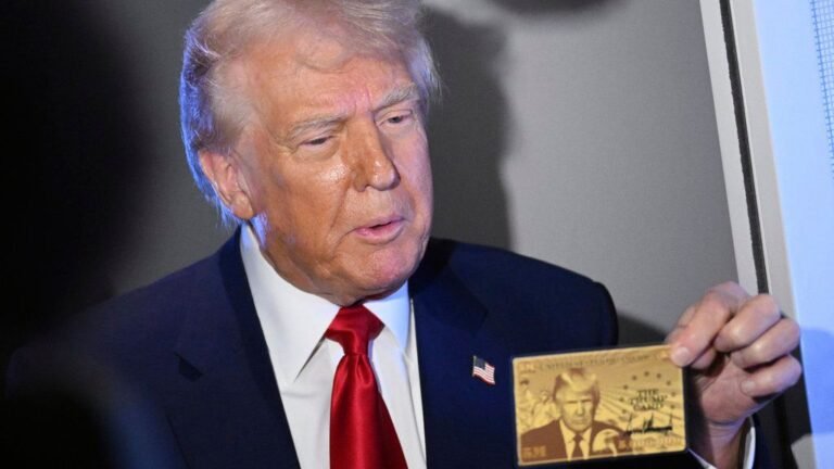 Migrantes ricos podrán aplicar una visa «tarjeta de oro» de Trump