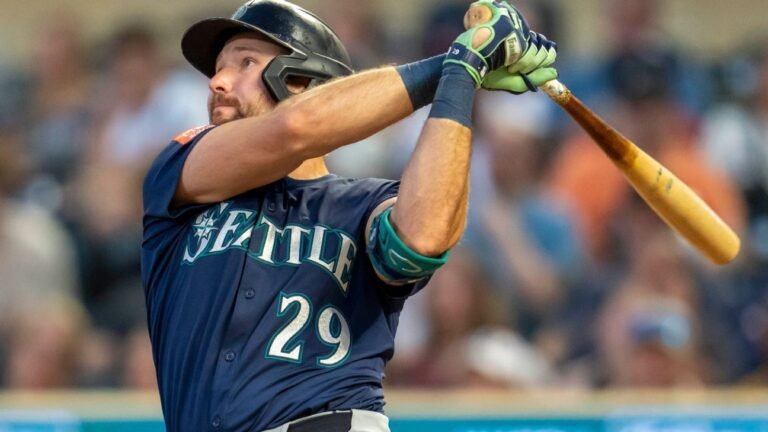 Cal Raleigh, líder de jonrones de MLB, se une a Derby con papá lanzando