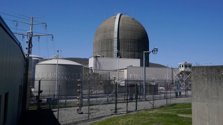 Hochul Busca Construir Primera Central Nuclear en Décadas