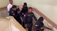 Ángel Martínez sufre caída tras audiencia en Santiago (video) – Remolacha