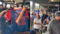 Todo el mundo buscando la camiseta de Juan Soto en el Citi Field
