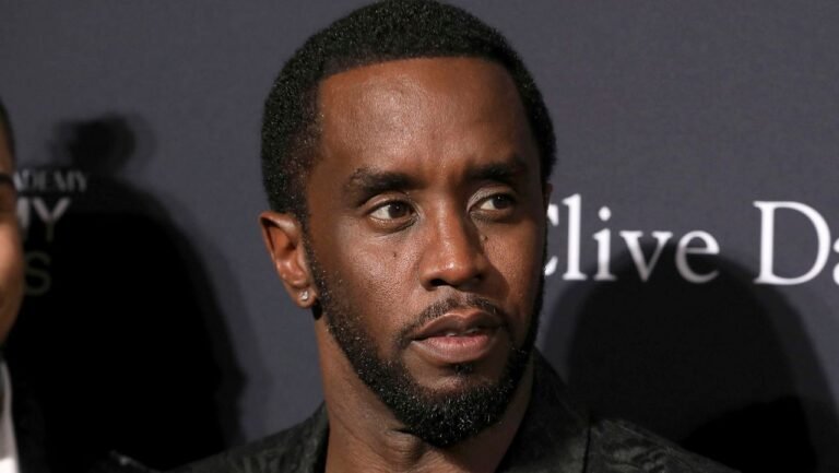 La Exnovia de Sean «Diddy» Combs Llora en El Estrado