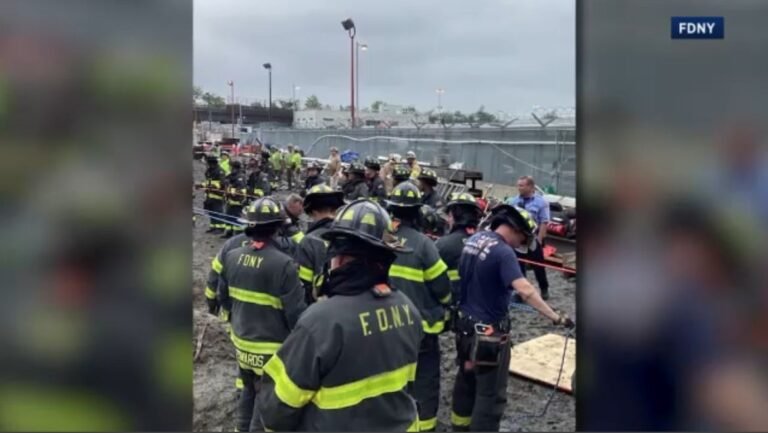 Trabajador Cae de Un Pozo de 60 Pies en Hudson Yards