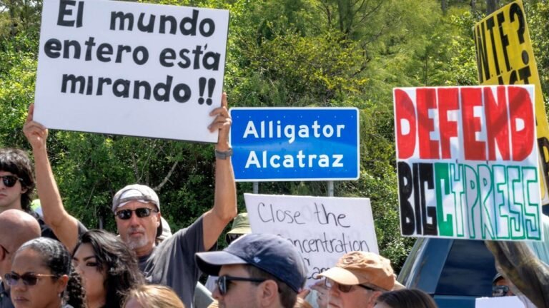 Familias Comparten Historias, Cerrar ‘Alligator Alcatraz’