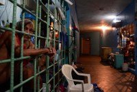Internos están como sardinas en lata en cárceles – Remolacha