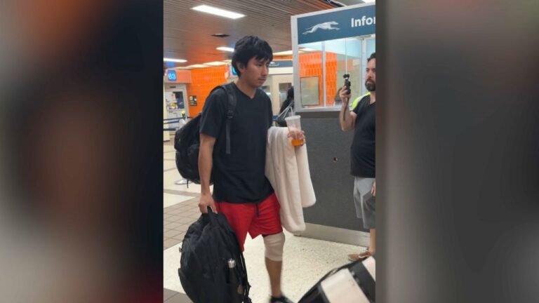 Estudiante de Queens detenido por hielo retorna a ny