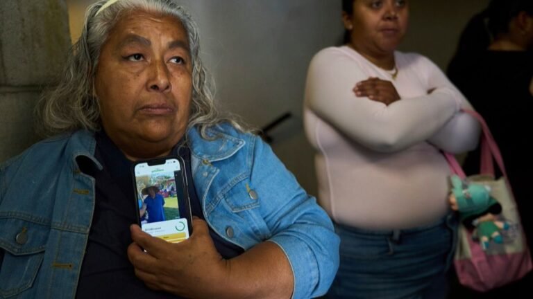Un día Ante Un Centro de Detencia de Inmigrantes en la