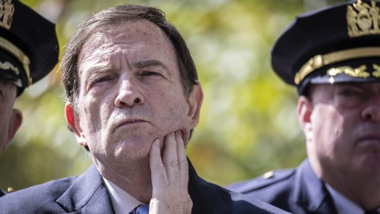 Excomisionado Nypd Acusa al Alcalde Adams de ‘Difamació’