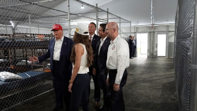 Trump y desantis cocodrilo inaugurano Alcatraz