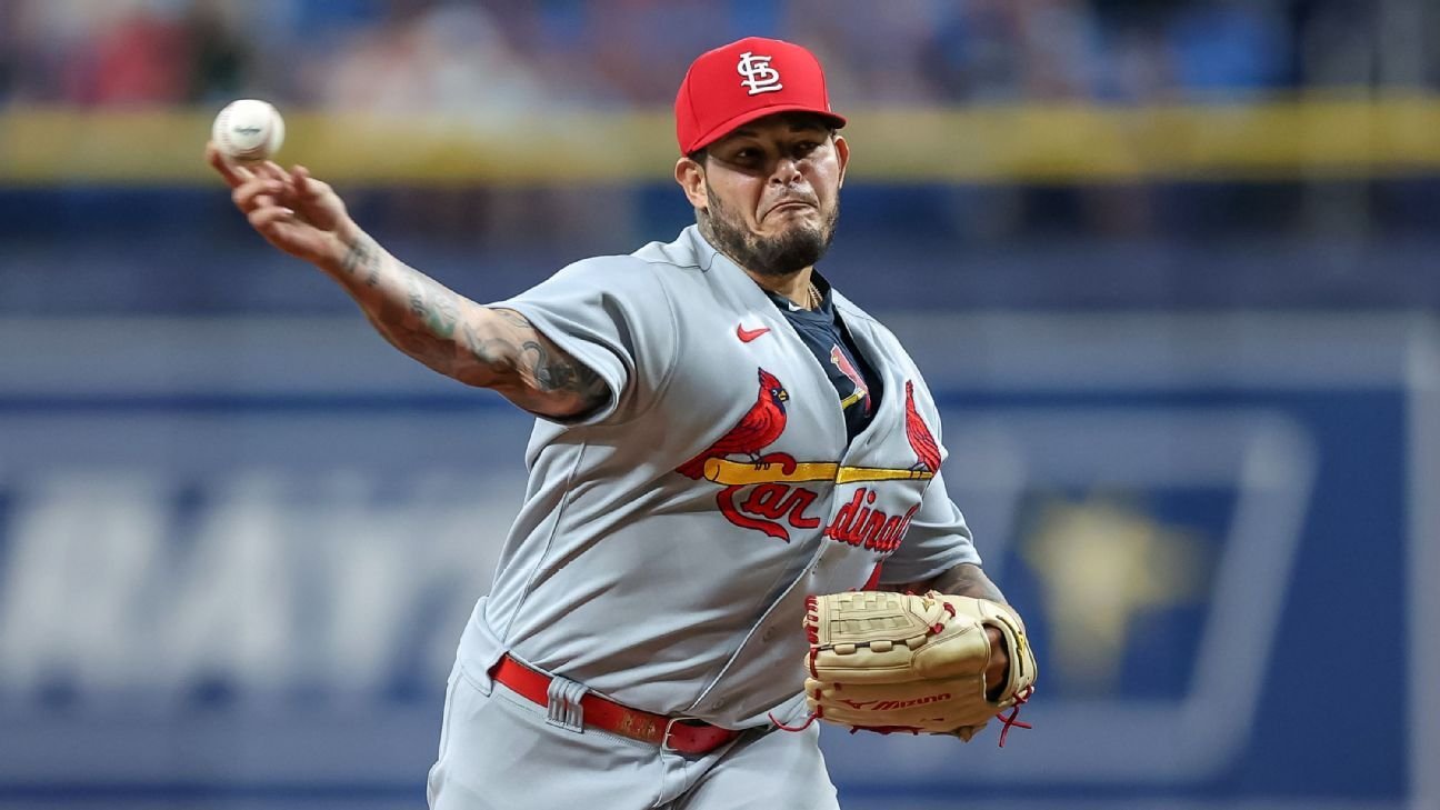 Yadier Molina vuelve en la casa de los cardenales como entrenador temporal