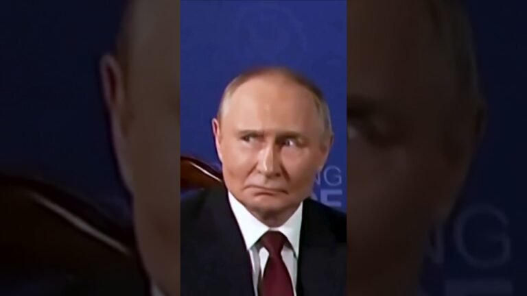 Putin sorprendido con los periodistas gritándole preguntas.
