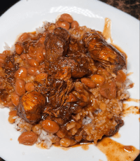 Arroz-habichuelas-y-pollo-guisado.png