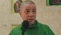 “No muchachos con pajones, no muchachos con cejas tajeadas” – Remolacha