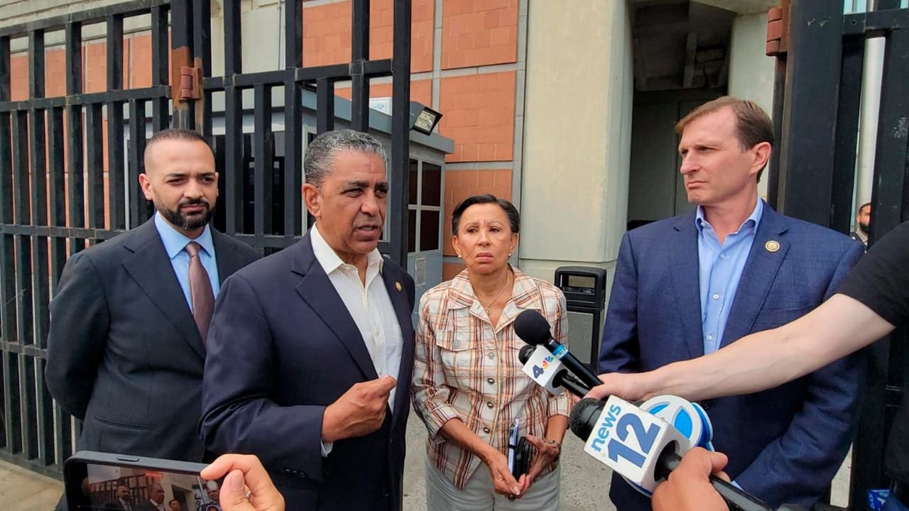 Niegan A Tres Congresistas Acceso A Cárcel de NY