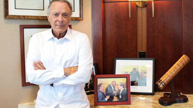 Magnate cubano encabeza campaña proinmigrante desde miami