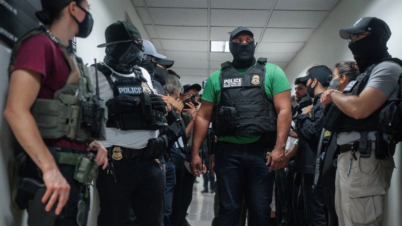 ‘ESTO ES MUY ALMARMANTE Para Nuestra Comunidad’: Más Ice