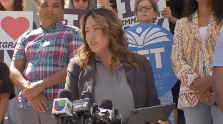 Canciller de Escuelas Tranquiliza A Familias Inmigrantes