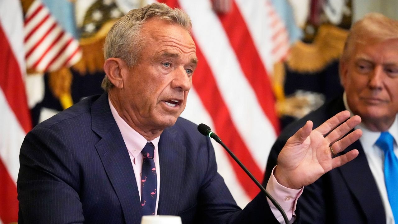 Kennedy Cancela Contratos de Vacunas de Casi $ 500 Millones