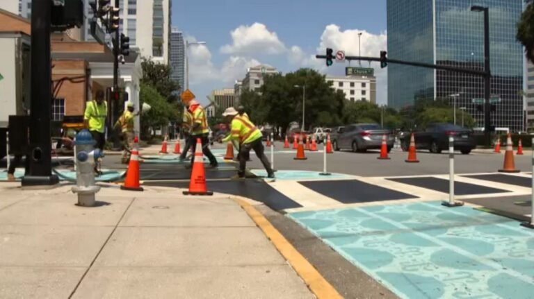 Orlando Comienza A Borrar Cruces Peatonales Coloridos
