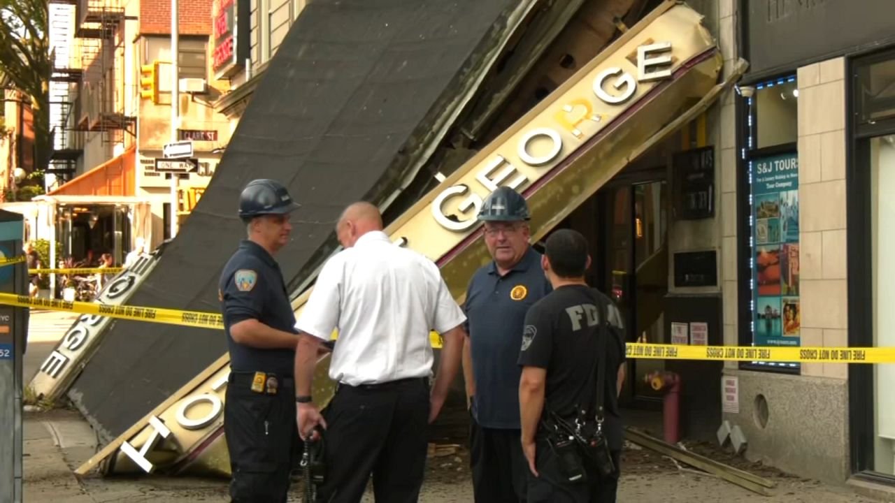 Estacia de Brooklyn Cerrada Tras el Derrumbe de Un Tollo